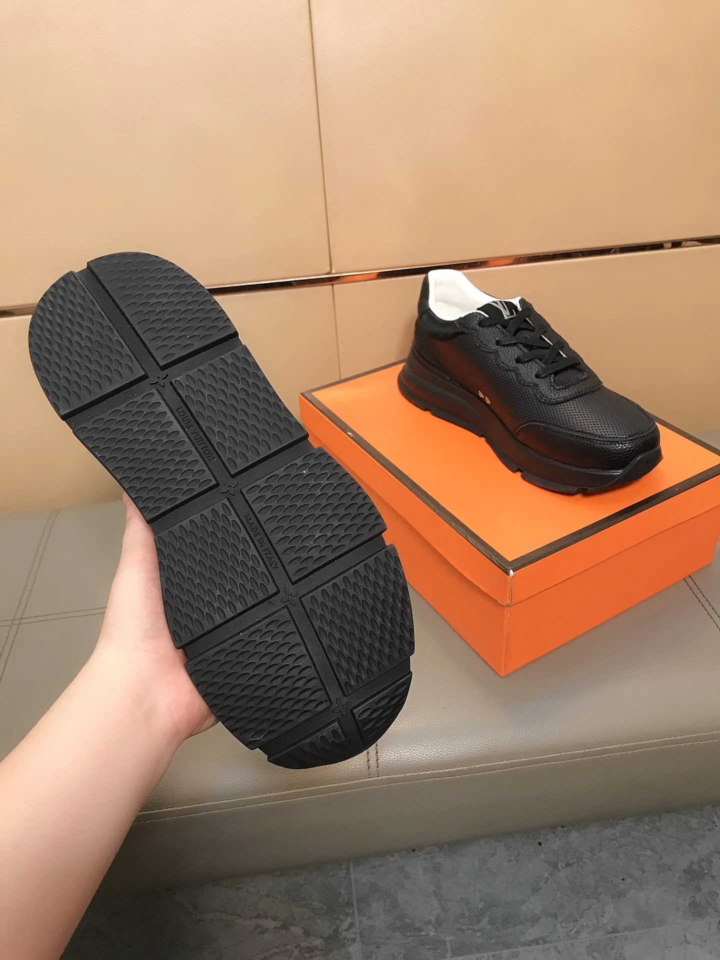 Ex-factory price 442 💎💎🔆New model launched [LV Louis Vuitton] The latest high-quality men's sports and casual shoes, European and American trends 🔰Perfectly blending noble quality and fashionable texture💋💋The upper is made of imported cowhide and sheepskin feet, creating a fashionable personality as a whole to set off your uniqueness! Classic style, cool and stylish trendy male image🌹 38-44👣